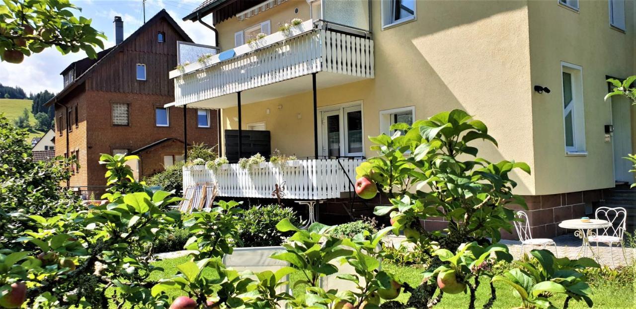Liebevoll Gaestewohnungen Alpirsbach Exteriör bild