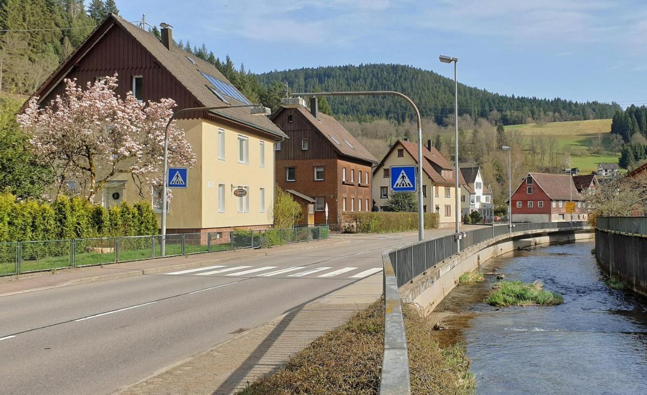 Liebevoll Gaestewohnungen Alpirsbach Exteriör bild